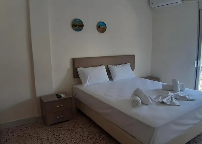 Zoi * Paralia Dionisiou